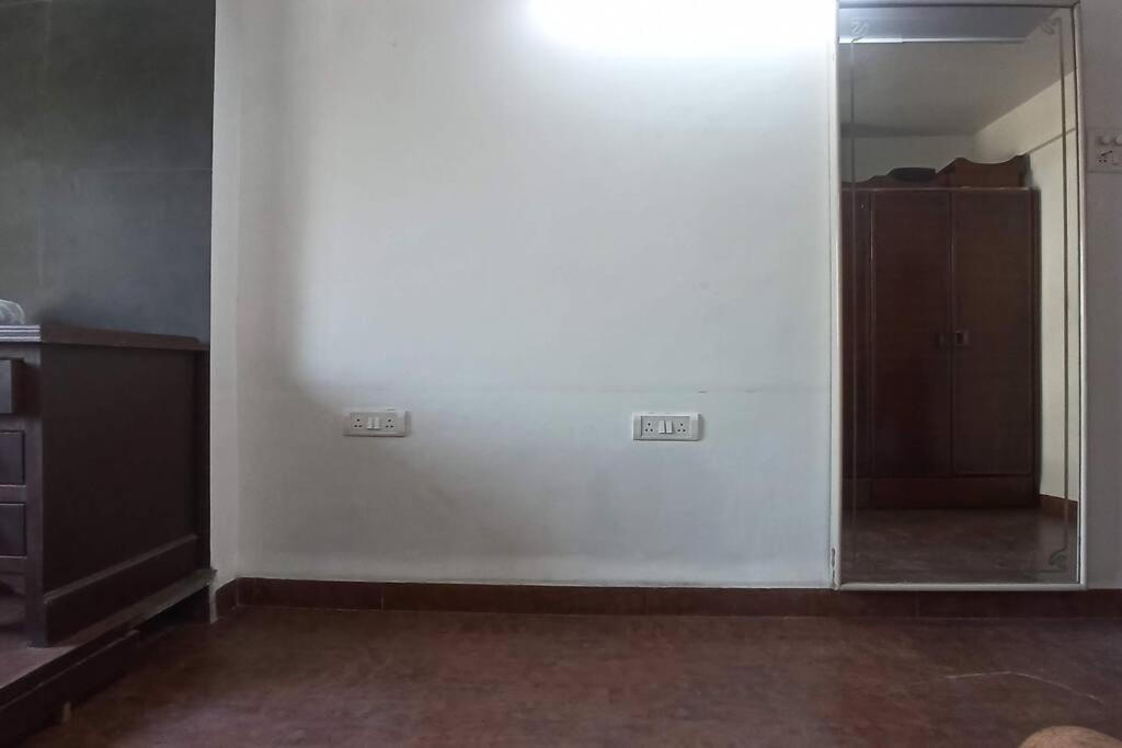 Апартаменты Cozy Private Ac Studio By The Sea Bandstand Bandra W Mumbai Nr Taj Lands End Экстерьер фото
