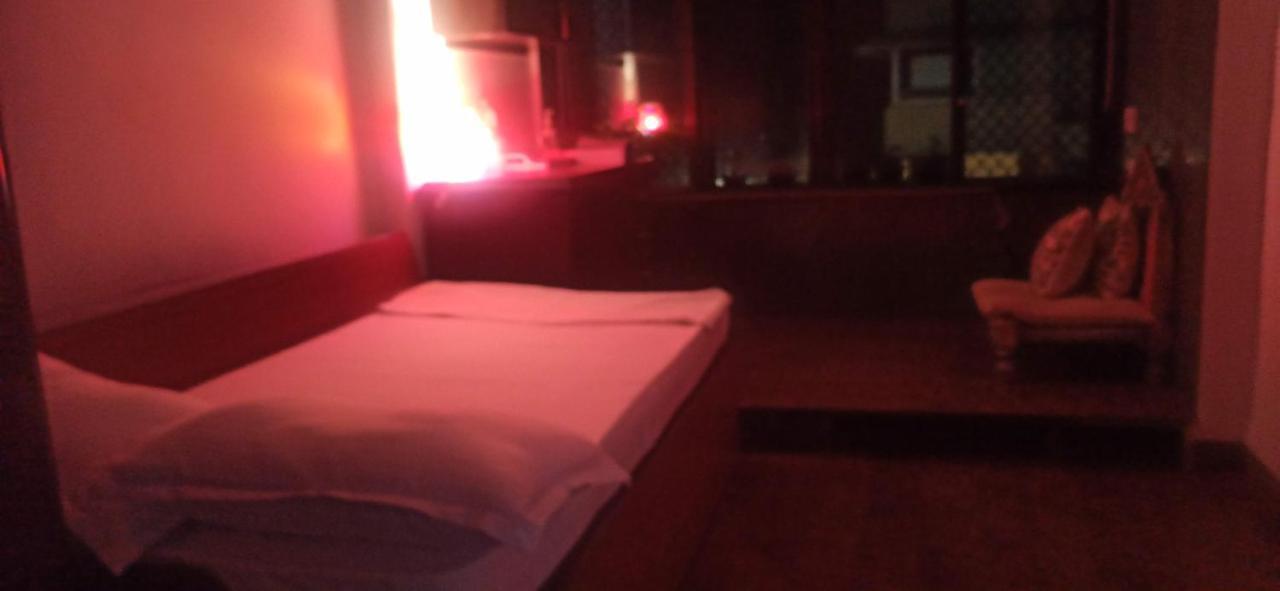 Апартаменты Cozy Private Ac Studio By The Sea Bandstand Bandra W Mumbai Nr Taj Lands End Экстерьер фото