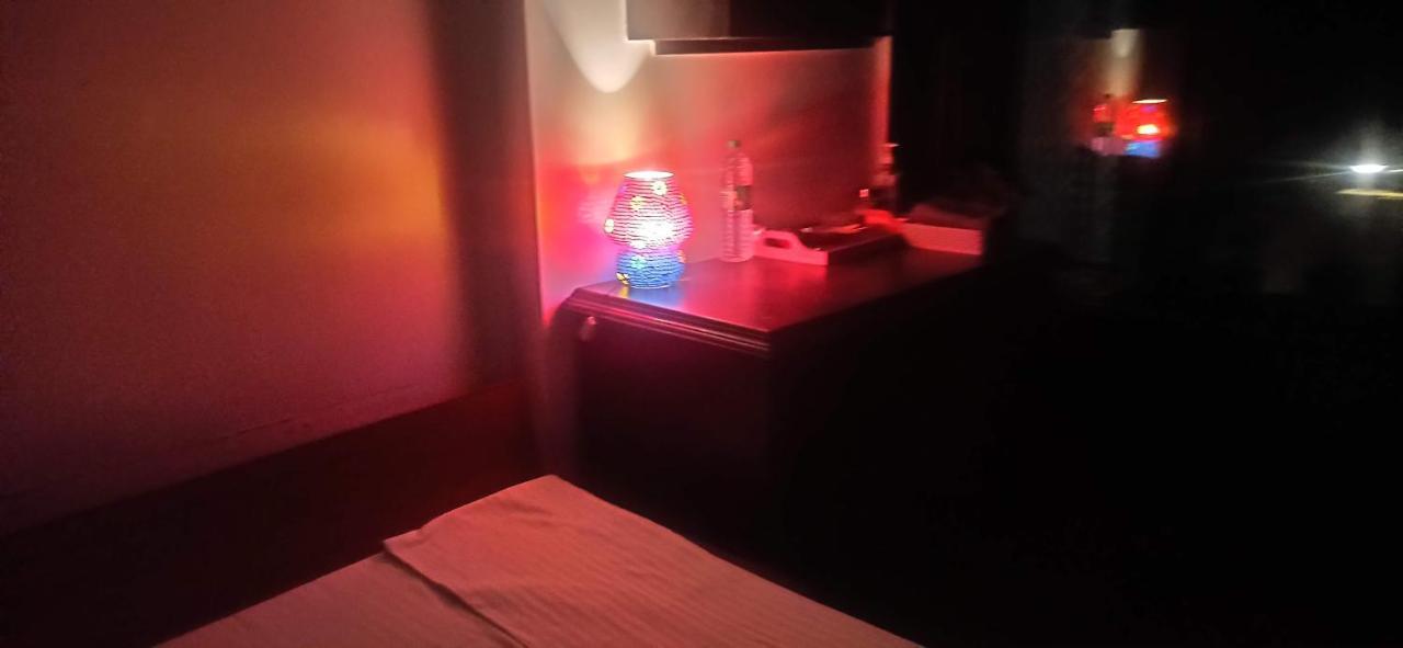 Апартаменты Cozy Private Ac Studio By The Sea Bandstand Bandra W Mumbai Nr Taj Lands End Экстерьер фото