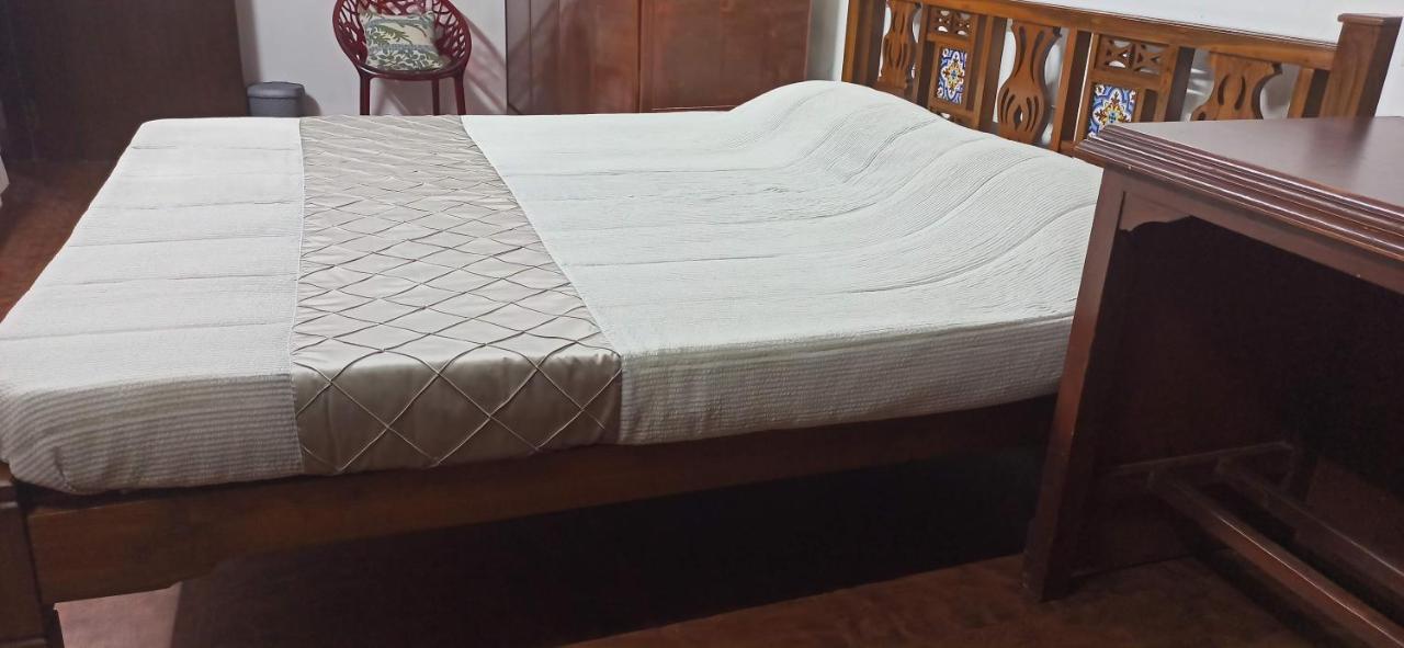 Апартаменты Cozy Private Ac Studio By The Sea Bandstand Bandra W Mumbai Nr Taj Lands End Экстерьер фото